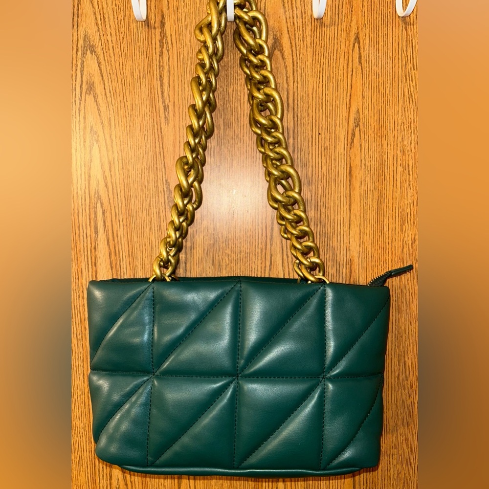 CLEARANCE!! NWOT Zara Quilted Shoulder Bag w/ Large Gold Chain